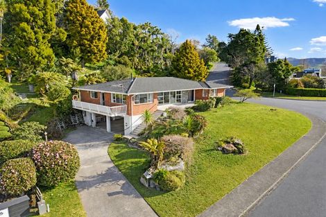 Photo of property in 8 Manahi Avenue, Kawaha Point, Rotorua, 3010