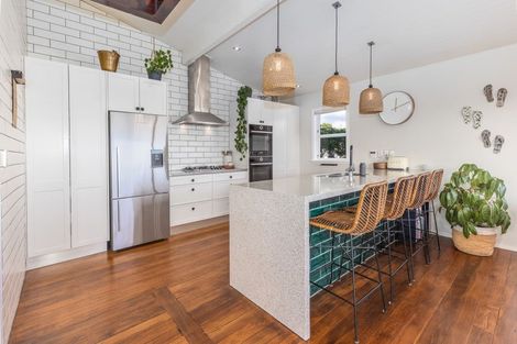 Photo of property in 86 Seaview Road, Paraparaumu Beach, Paraparaumu, 5032