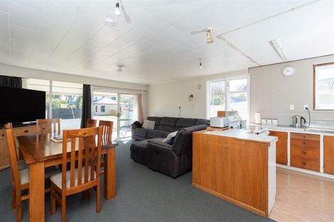 Photo of property in 42 Montgomery Crescent, Bader, Hamilton, 3206