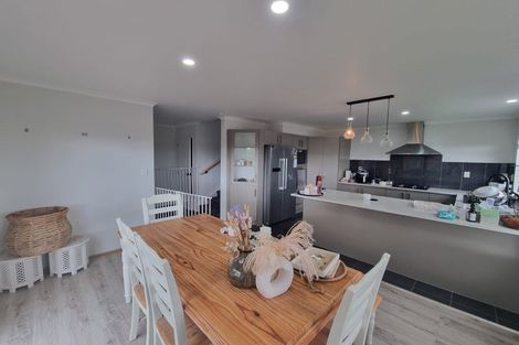 Photo of property in 177 Keri Vista Rise, Papakura, 2110