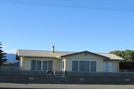 Photo of property in 54 Marine Parade, Otaki Beach, Otaki, 5512