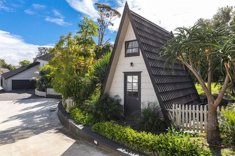 Photo of property in 30c Marine Parade, Mellons Bay, Auckland, 2014