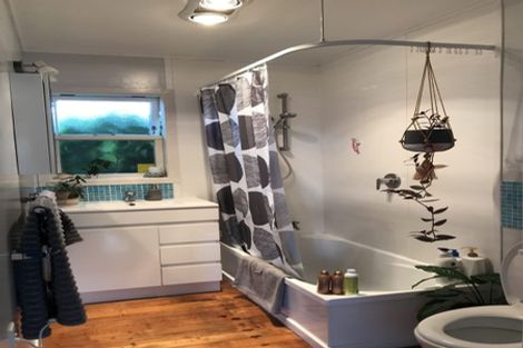 Photo of property in 3 Brookfield Road, Te Atatu Peninsula, Auckland, 0610