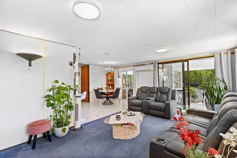Photo of property in 15 Marinich Drive, Ranui, Auckland, 0612