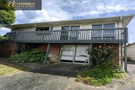 Photo of property in 127 Gossamer Drive, Pakuranga Heights, Auckland, 2010