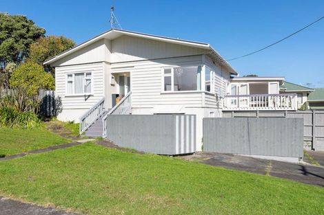 Photo of property in 11 Craigbank Avenue, New Lynn, Auckland, 0600