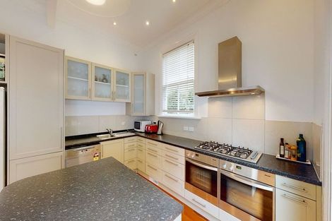 Photo of property in 37 Grove Road, Kelburn, Wellington, 6012
