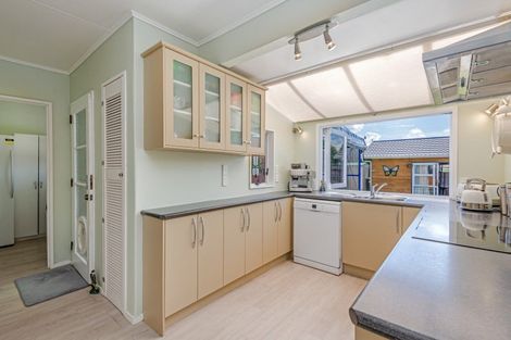 Photo of property in 43 Benmore Avenue, Cloverlea, Palmerston North, 4412