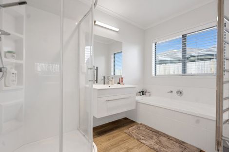 Photo of property in 2 Bragato Way, Te Kauwhata, 3710