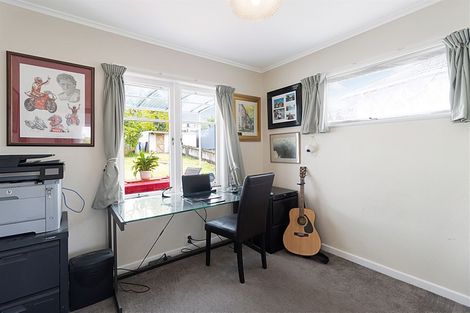 Photo of property in 42 Tiroroa Avenue, Te Atatu South, Auckland, 0610