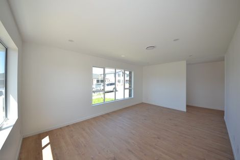 Photo of property in 32 Johns Creek Crescent, Silverdale, 0932