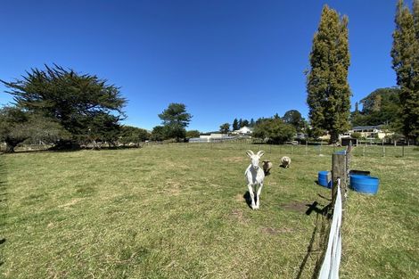 Photo of property in 10 Paraekaretu Street, Hunterville, 4730