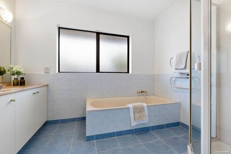 Photo of property in 8 Citation Way, Botany Downs, Auckland, 2010