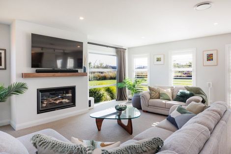 Photo of property in 9 Paterson Lane, Kelvin Grove, Palmerston North, 4470
