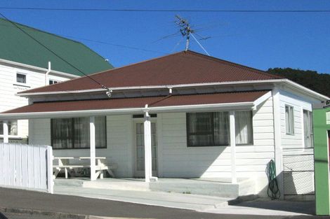 Photo of property in 6 Somerset Avenue, Newtown, Wellington, 6021