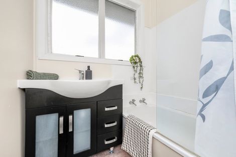 Photo of property in 4 Thomson Grove, Stokes Valley, Lower Hutt, 5019