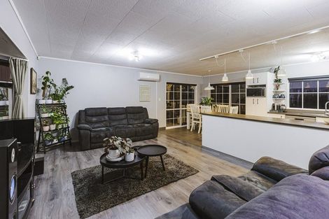 Photo of property in 21 Randwick Place, Randwick Park, Auckland, 2105