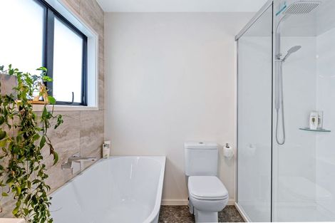 Photo of property in 1/33 Hyde Road, Rothesay Bay, Auckland, 0630