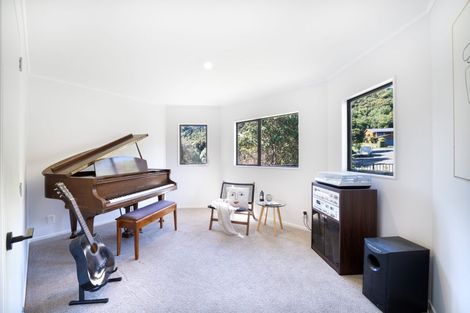 Photo of property in 2 Cromarty Place, Papakowhai, Porirua, 5024