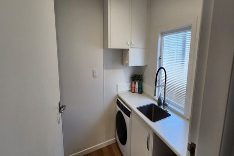 Photo of property in 60 Awanui Street, Merrilands, New Plymouth, 4312