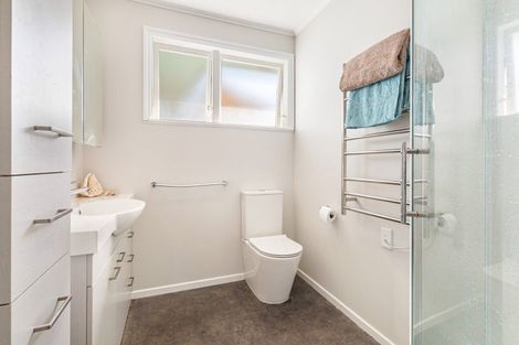 Photo of property in 90 Deep Creek Road, Torbay, Auckland, 0630