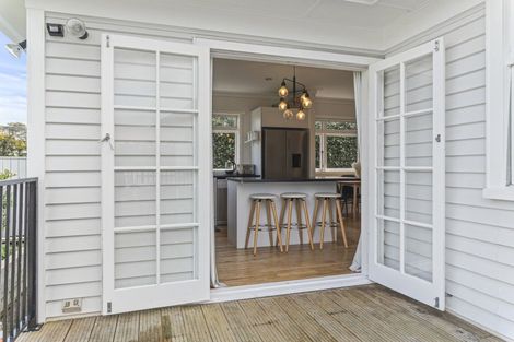 Photo of property in 130 Seaview Road, Westown, New Plymouth, 4310