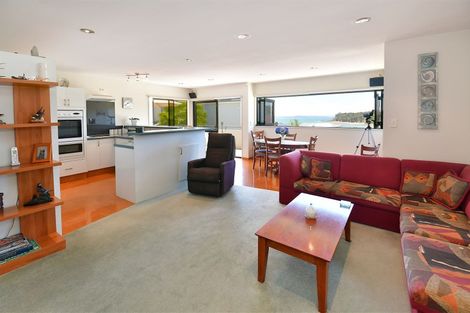 Photo of property in 6 Crown Road, Tindalls Beach, Whangaparaoa, 0930