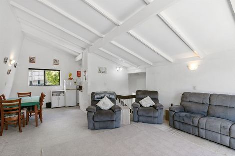 Photo of property in 69 Easton Park Parade, Glenfield, Auckland, 0629