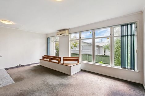 Photo of property in 2/16 Ramillies Place, Glenfield, Auckland, 0629