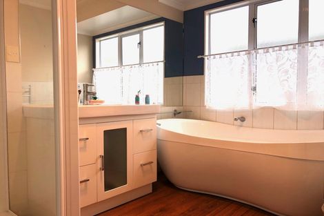 Photo of property in 12 Naul Place, East Tamaki Heights, Auckland, 2016