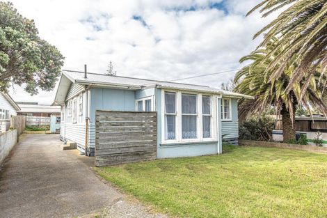 Photo of property in 12 Morgan Street, Castlecliff, Whanganui, 4501