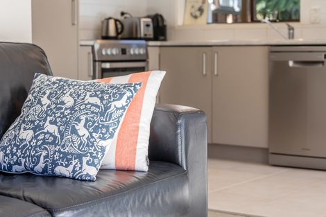 Photo of property in 138 Laingholm Drive, Laingholm, Auckland, 0604