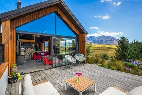 Photo of property in 11 Cunninghams Drive, Jacks Point, Queenstown, 9371