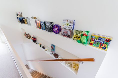 Photo of property in 19 Tiketike Way, Brooklyn, Wellington, 6021