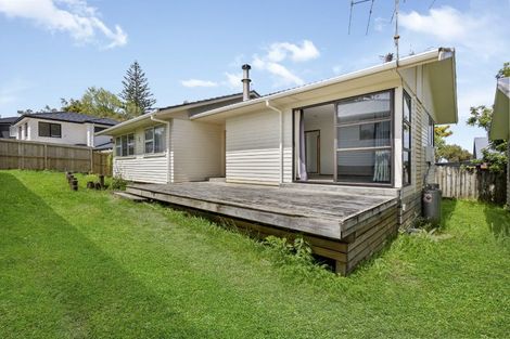 Photo of property in 7 Nielsen Place, Massey, Auckland, 0614