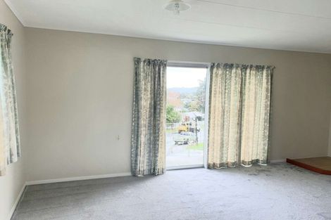 Photo of property in 2/35 Paramu Avenue, Birkdale, Auckland, 0626