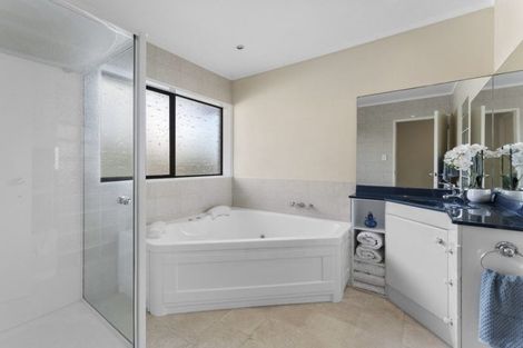 Photo of property in 37 Pigeon Mountain Road, Half Moon Bay, Auckland, 2012