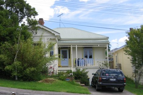 Photo of property in 37 Roslyn Terrace, Stanley Point, Auckland, 0624