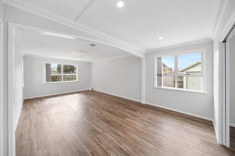 Photo of property in 22 Molesworth Place, Mangere, Auckland, 2022