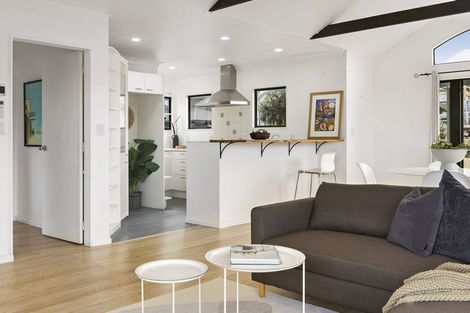 Photo of property in 3 Birkhall Grove, Strathmore Park, Wellington, 6022