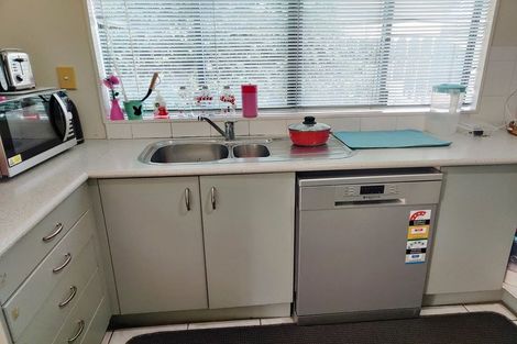 Photo of property in 4 Lendenfeld Drive, Papatoetoe, Auckland, 2025