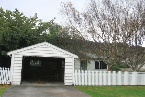Photo of property in 7 Rossiter Street, Tawa, Wellington, 5028