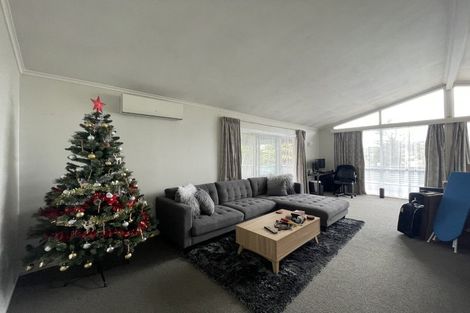 Photo of property in 26 Totaravale Drive, Totara Vale, Auckland, 0629