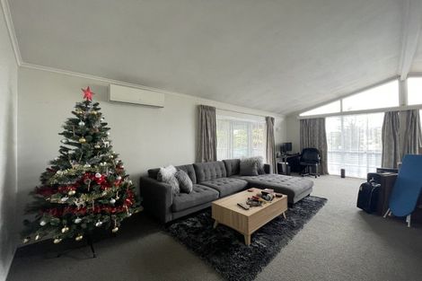 Photo of property in 26 Totaravale Drive, Totara Vale, Auckland, 0629