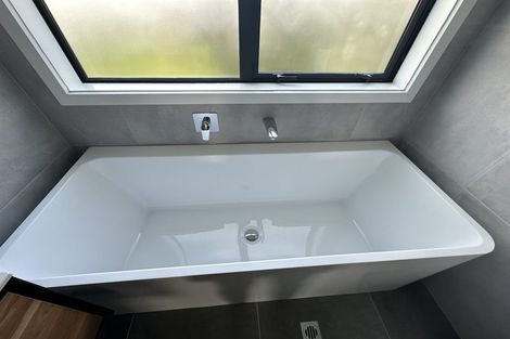 Photo of property in 25a Borrowdace Avenue, Botany Downs, Auckland, 2010