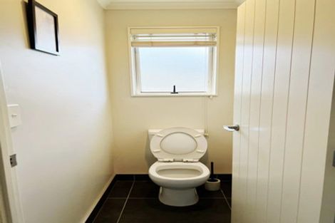 Photo of property in 18 Huntington Park Drive, Greenhithe, Auckland, 0632