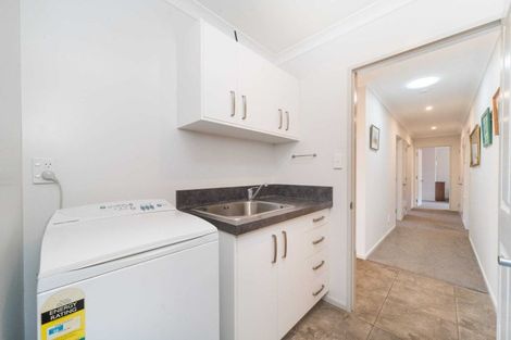 Photo of property in 3 Astelia Court, Milson, Palmerston North, 4414