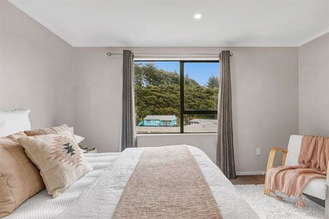 Photo of property in 64 Omapere Street, Whitby, Porirua, 5024