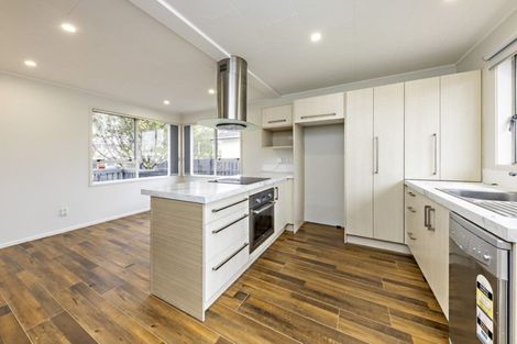 Photo of property in 438 Roscommon Road, Clendon Park, Auckland, 2103