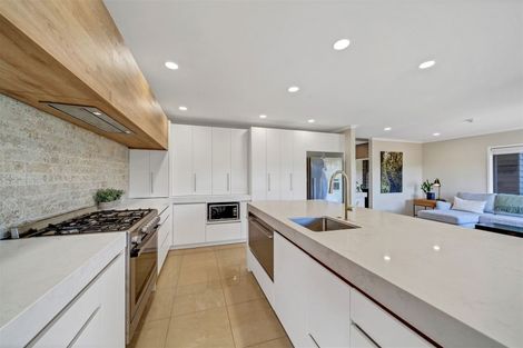 Photo of property in 9 Sampson Avenue, Waiwhakaiho, New Plymouth, 4312